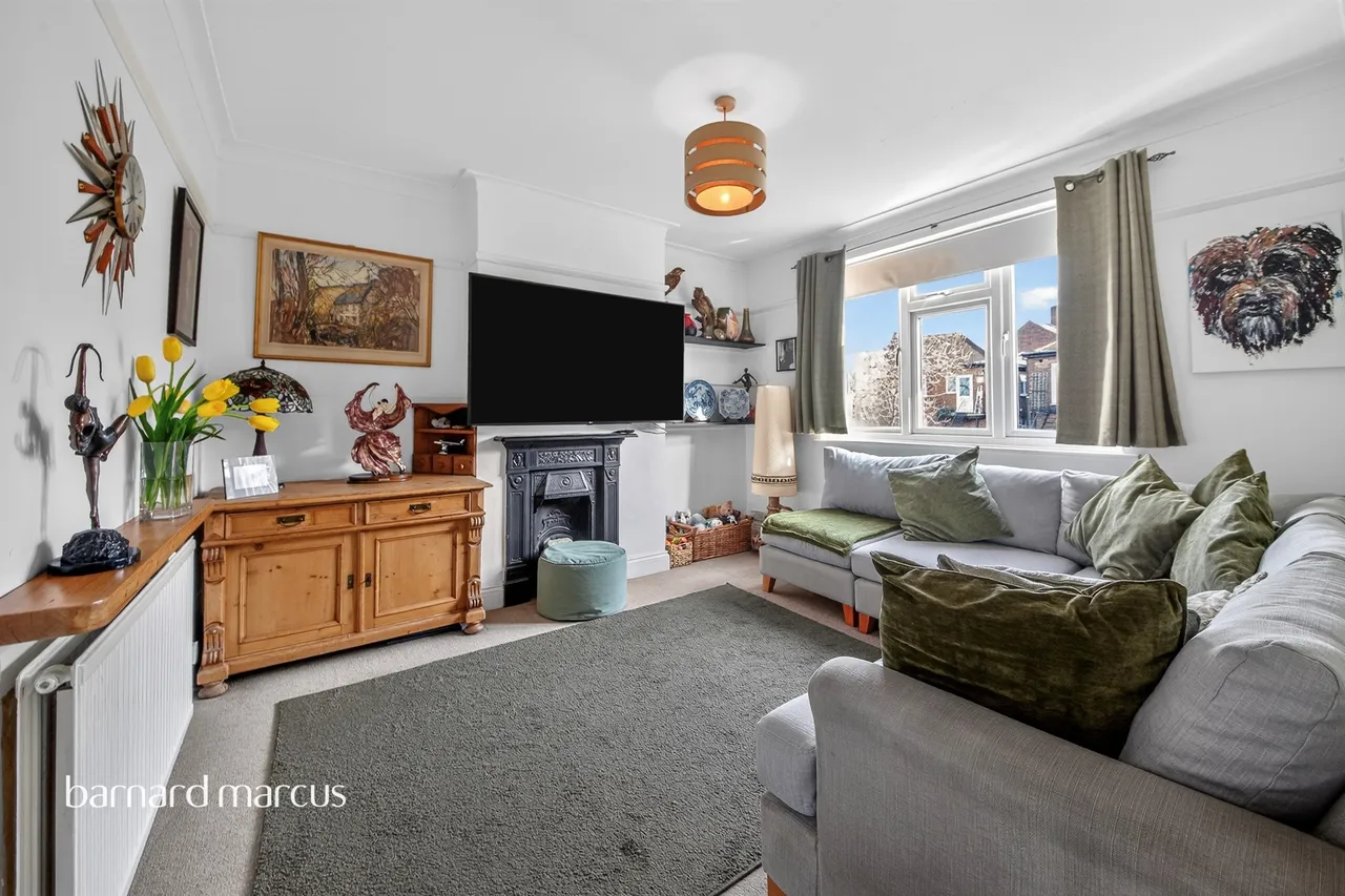2 bed flat for sale — Sydney Road, London
