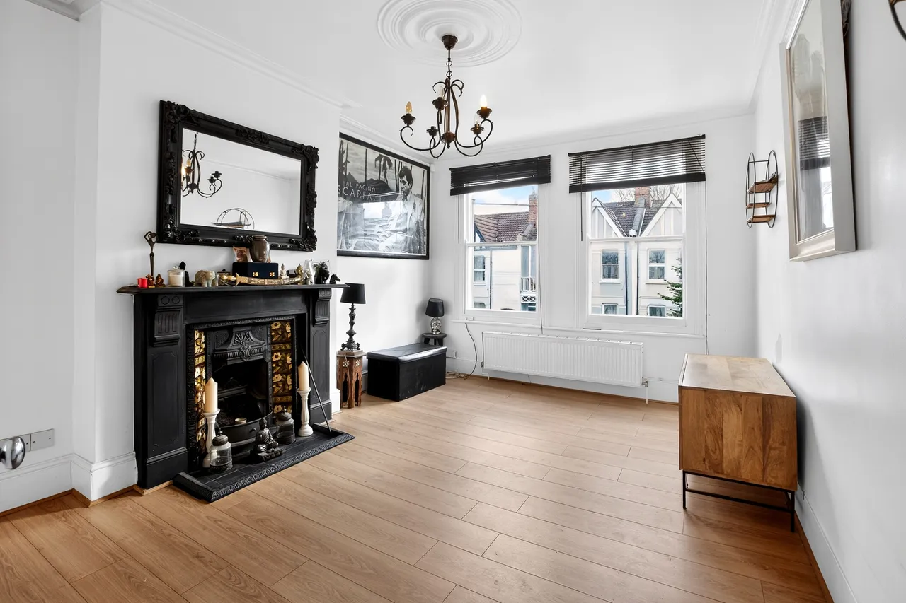3 bed flat for sale, Sirdar Road, London, N22