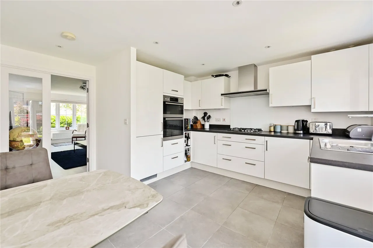 Titchener Way, Hook, Hampshire, RG27 9RT, photo 2