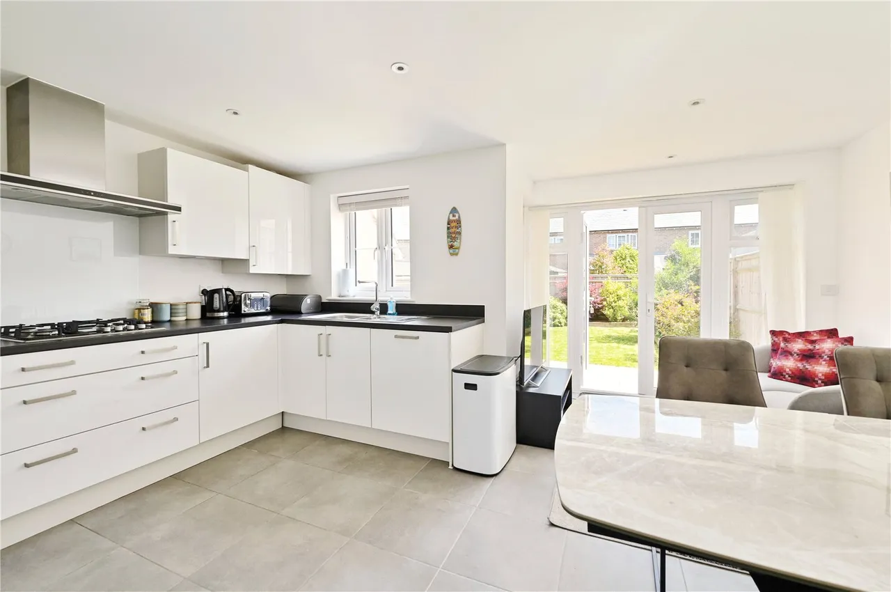 Titchener Way, Hook, Hampshire, RG27 9RT, photo 4