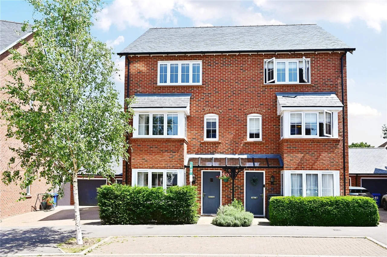4 bed house for sale — Titchener Way, Hook, Hampshire, RG27 9RT