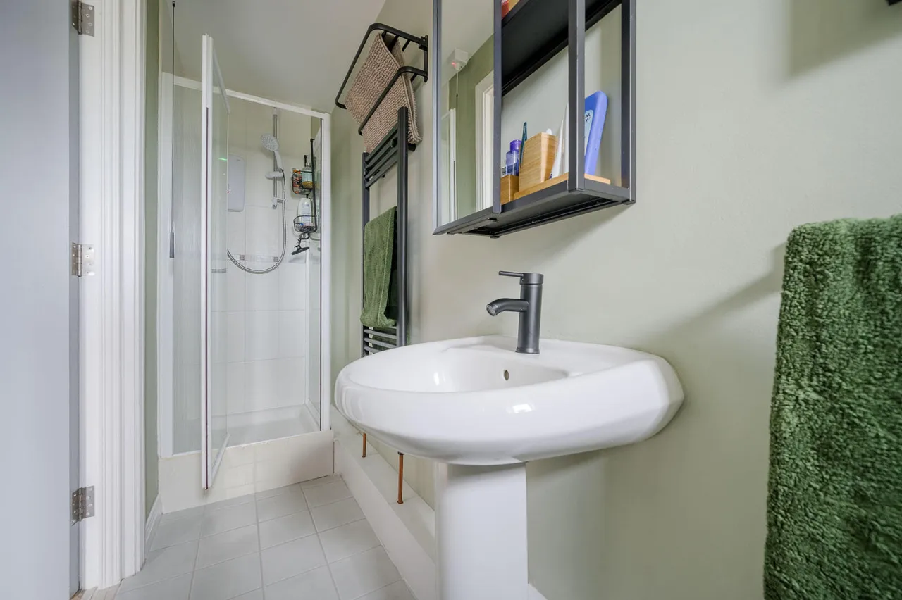 Clarence House, upritchard court, BT19, photo 11