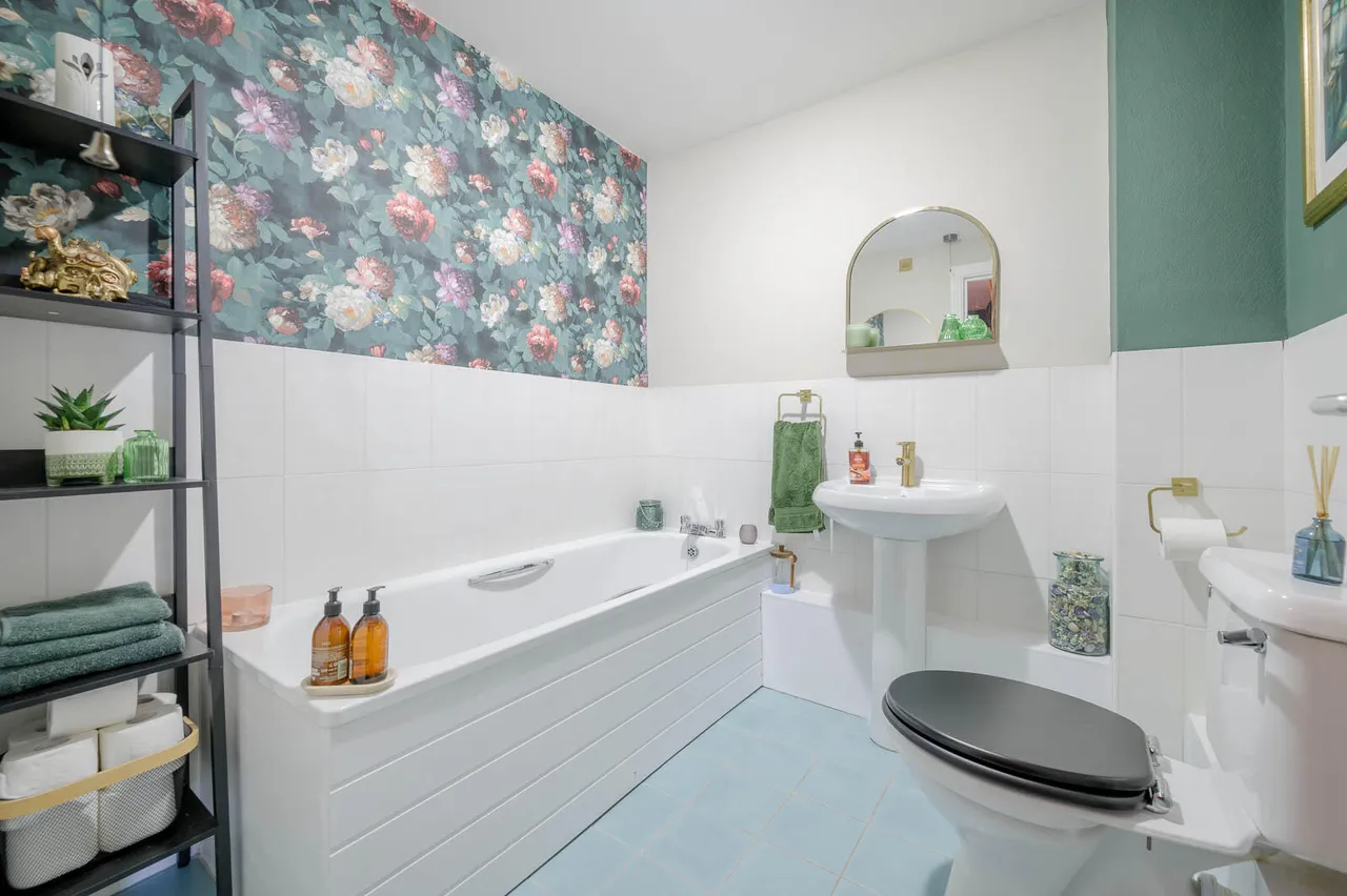 Clarence House, upritchard court, BT19, photo 13