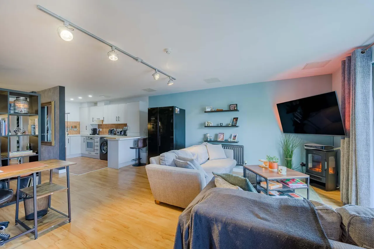 Clarence House, upritchard court, BT19, photo 6