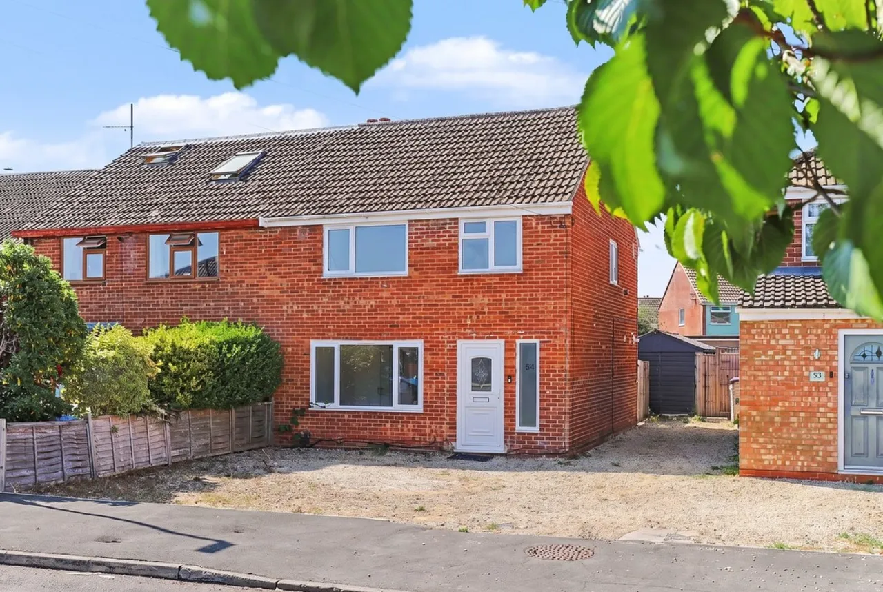 3 bed house for sale — Lock Crescent, Kidlington