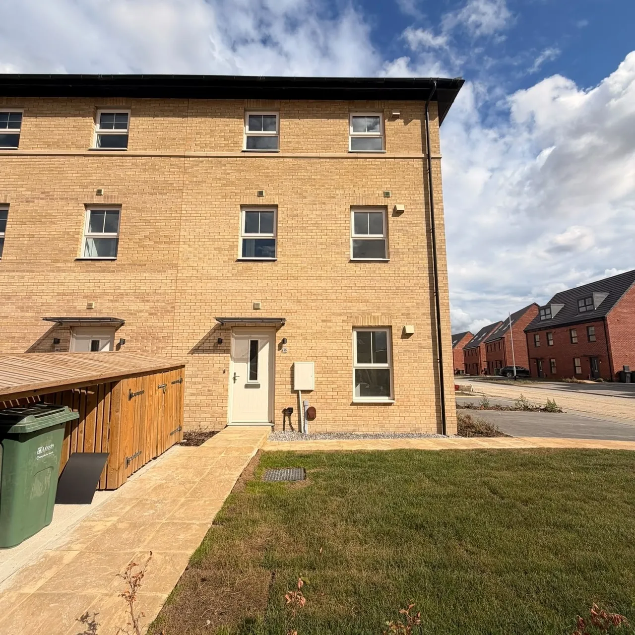 2 bed house to rent — Eliza Grant Road, Crossgates, LEEDS