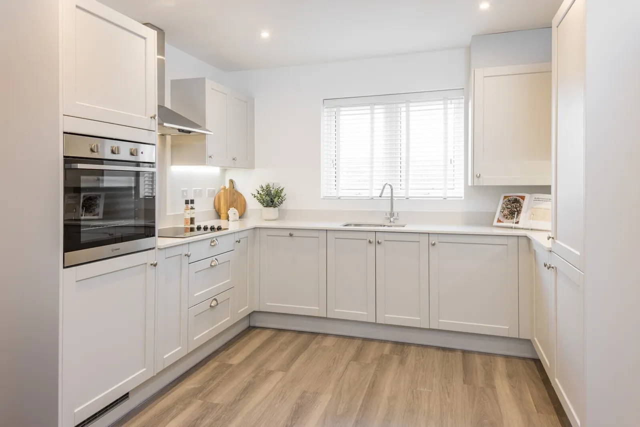 Birchwood, Waxwing Way, Farnham, GU9, photo 2