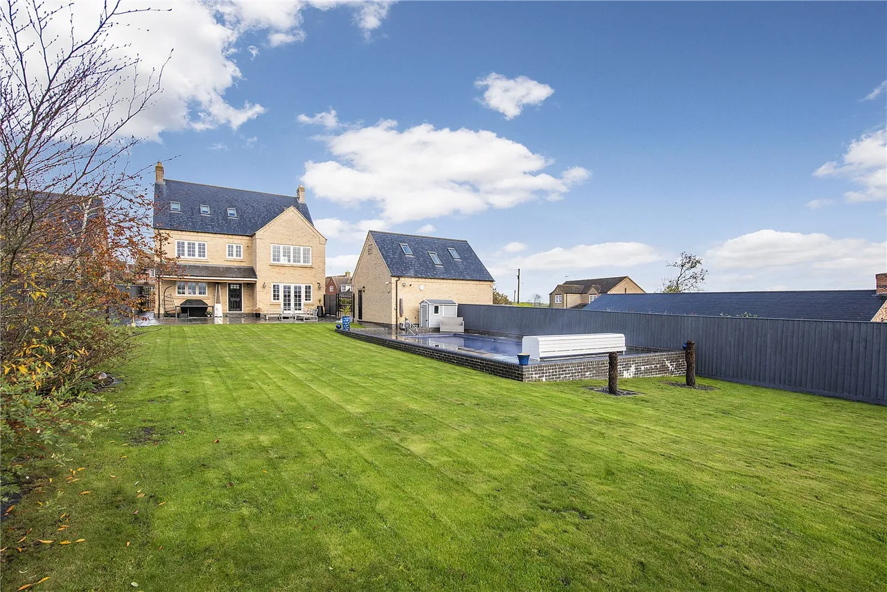 6 bed house for sale, Eastwood End, Wimblington
