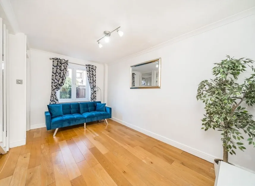 Francis Close, Isle Of Dogs, E14, photo 2