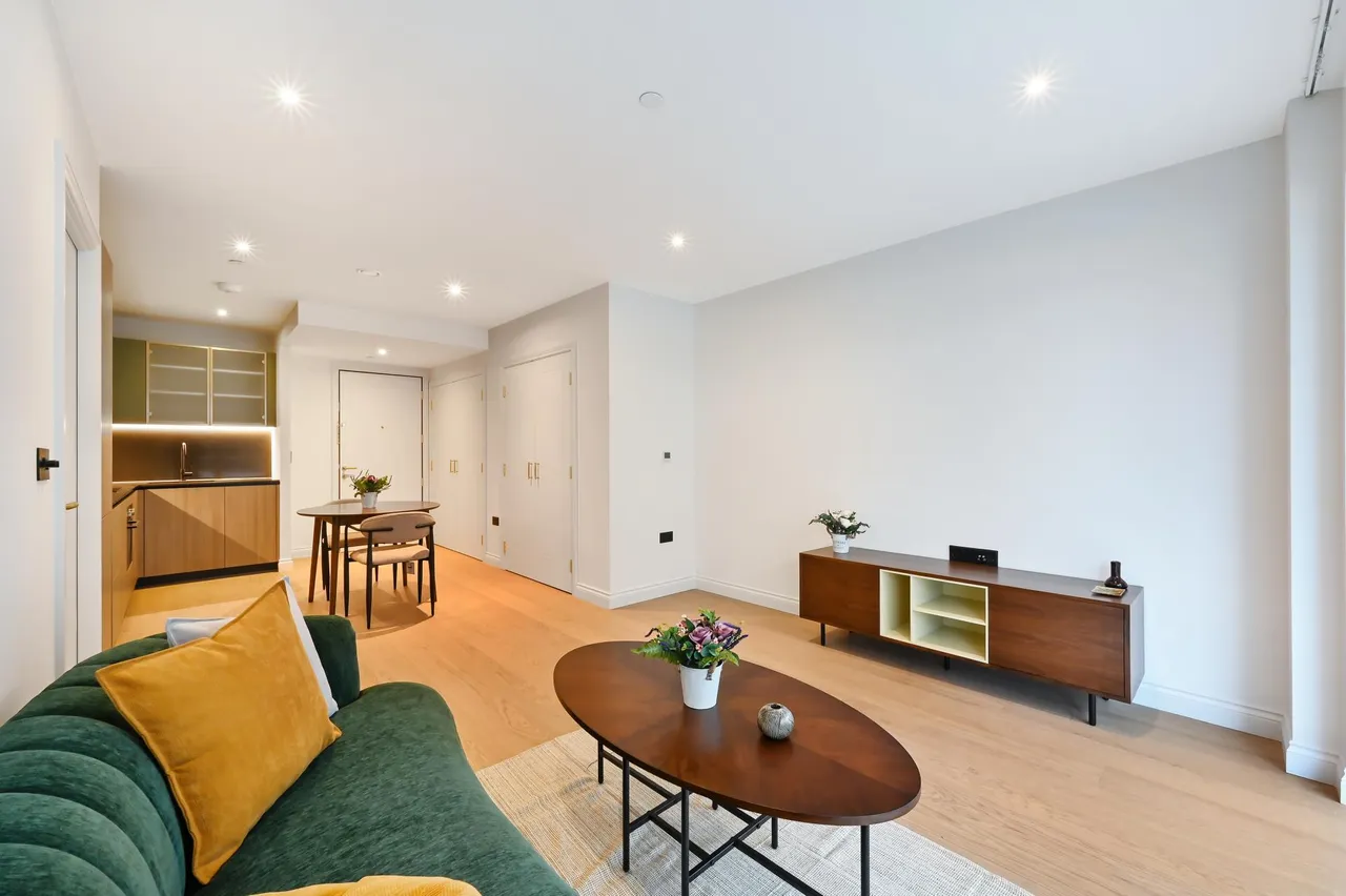 1 bed flat for sale, Chelsea Botanica, Chelsea Harbour, SW6