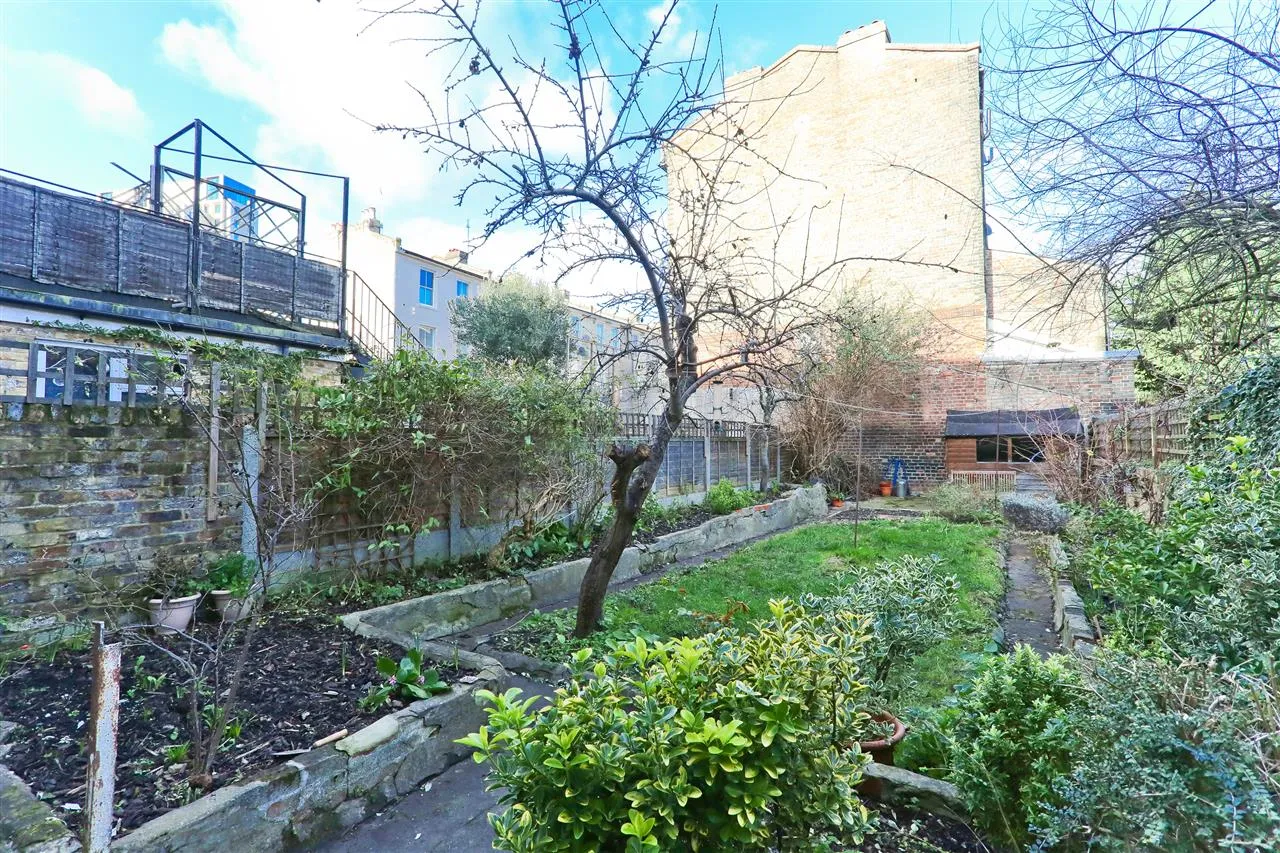 Hargrave Road, London, photo 12