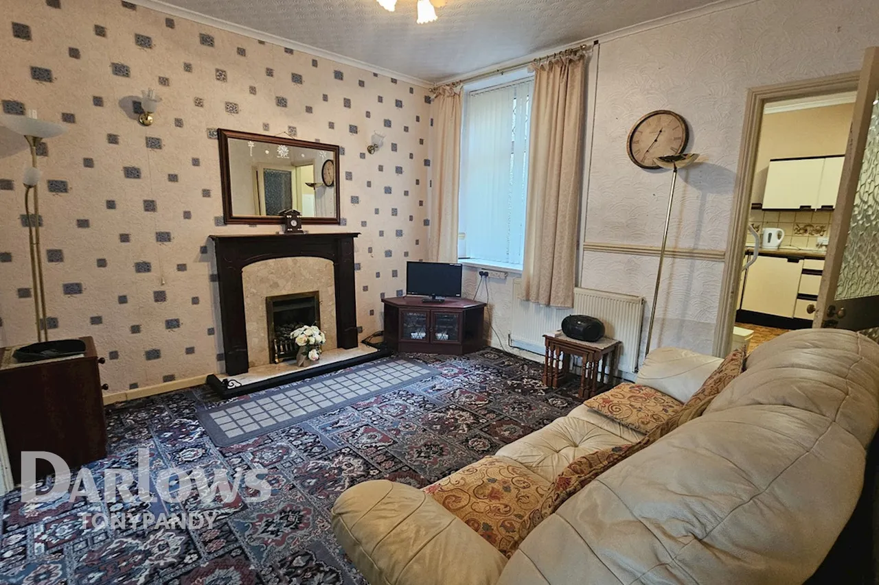 4 bed house for sale, Tyntyla Avenue, Llwynypia, CF40