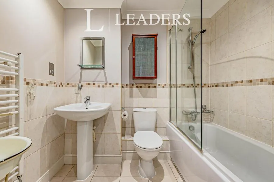 Kings Gate, Horsham, RH12, photo 5