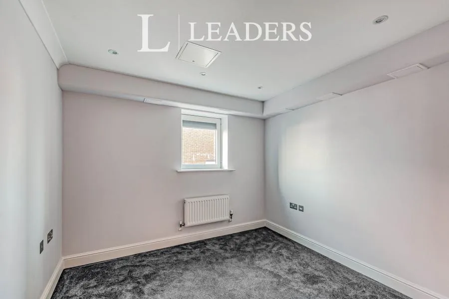 Kings Gate, Horsham, RH12, photo 6
