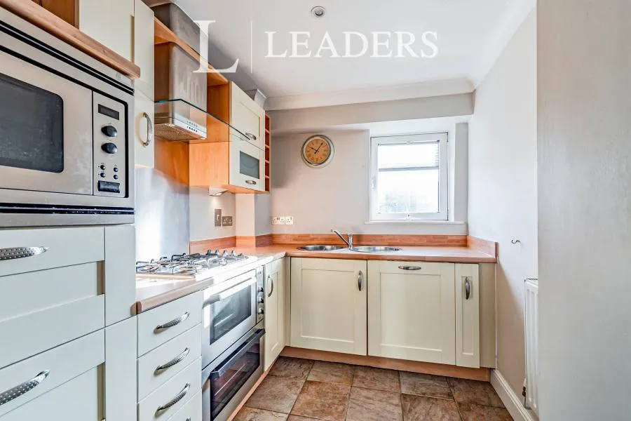 Kings Gate, Horsham, RH12, photo 3