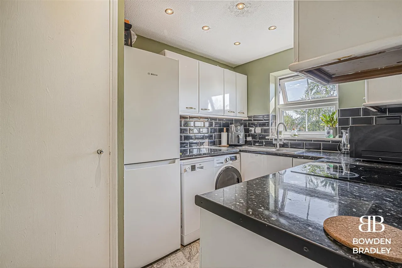 Manford Way, Hazel Court, IG7, photo 5