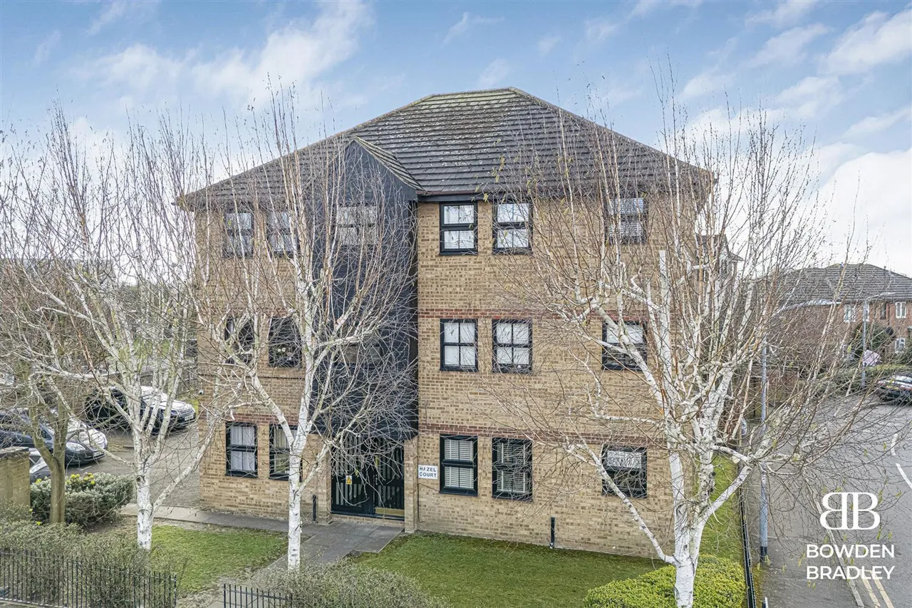 1 bed flat for sale — Manford Way, Hazel Court, IG7