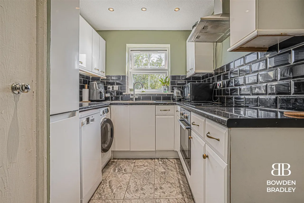 Manford Way, Hazel Court, IG7, photo 4