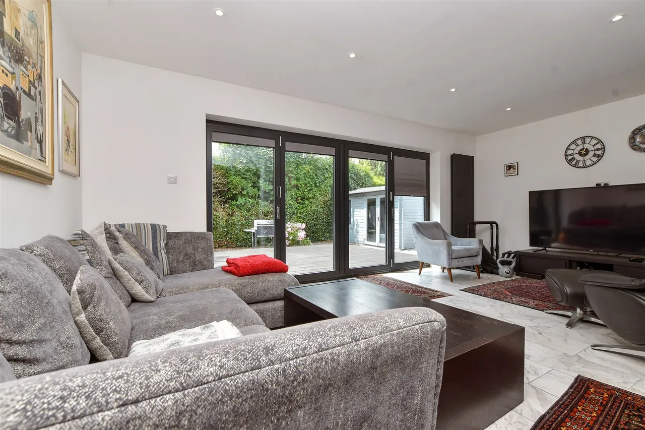 Daymerslea Ridge, Leatherhead, KT22, photo 3