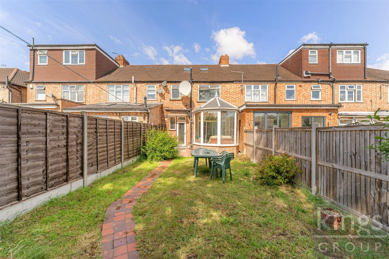 Tynemouth Drive, Enfield, photo 14