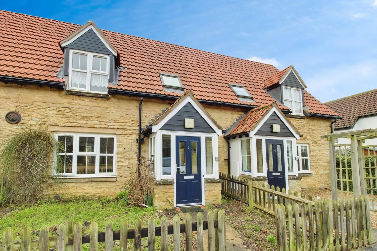 2 bed house for sale, Barn Close, Werrington, PE4