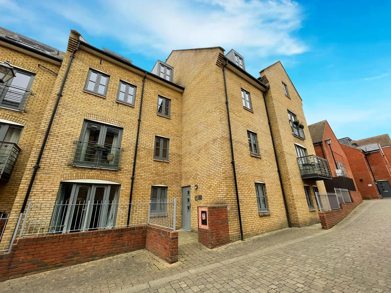 2 bed flat for sale — Coopers Yard, Hitchin