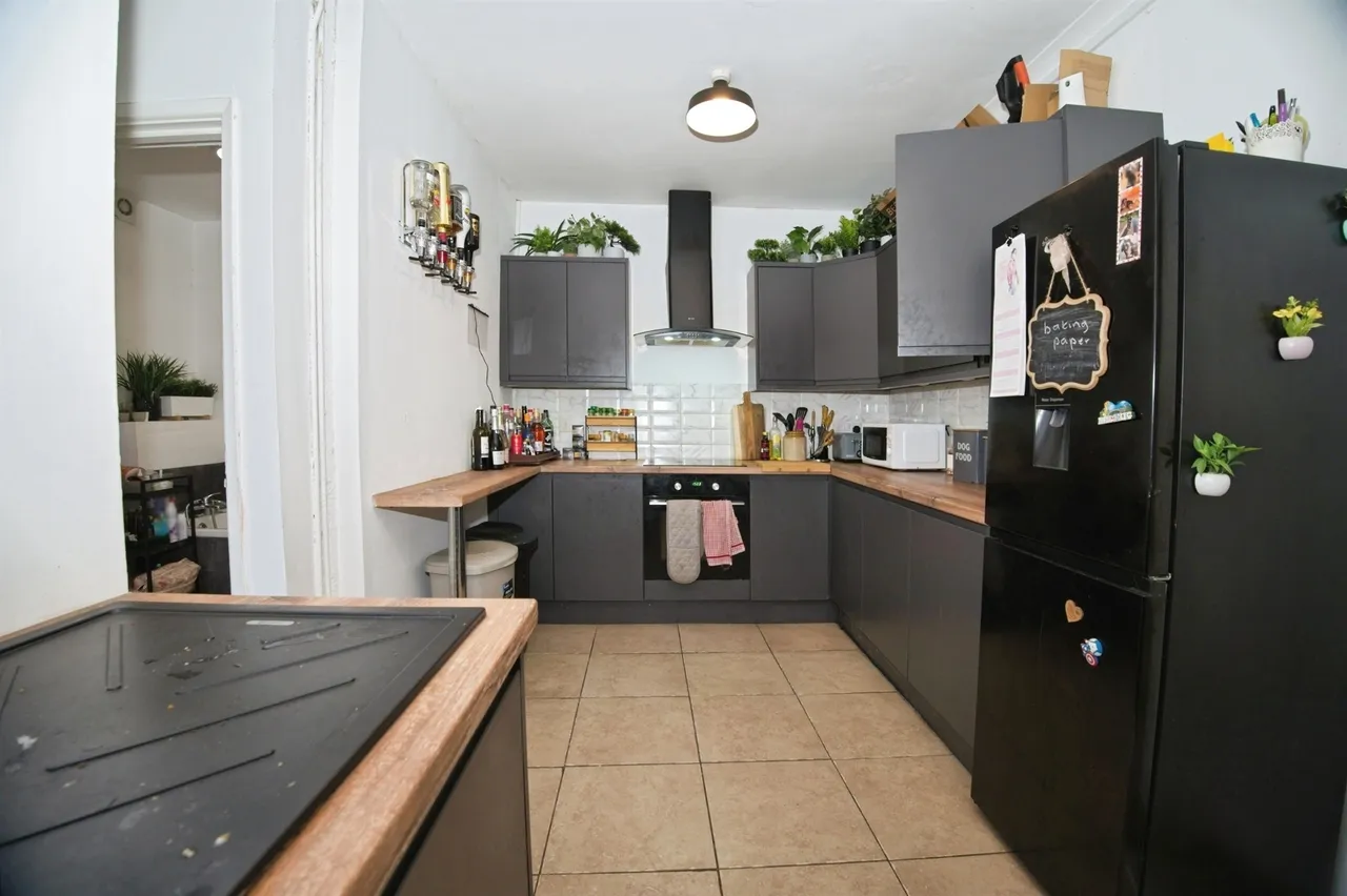 Mikado Street, Tonypandy, CF40, photo 3