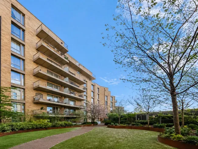 2 bed flat for sale — Garnet Place, West Drayton