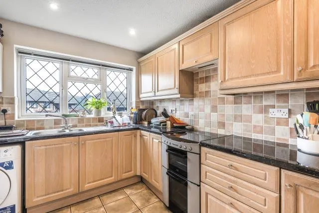 Albert Road, Bagshot, GU19, photo 4