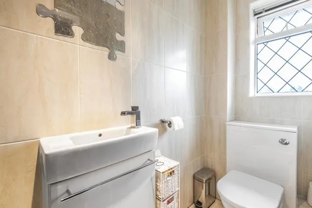 Albert Road, Bagshot, GU19, photo 8