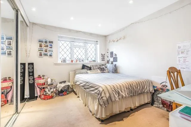 Albert Road, Bagshot, GU19, photo 5