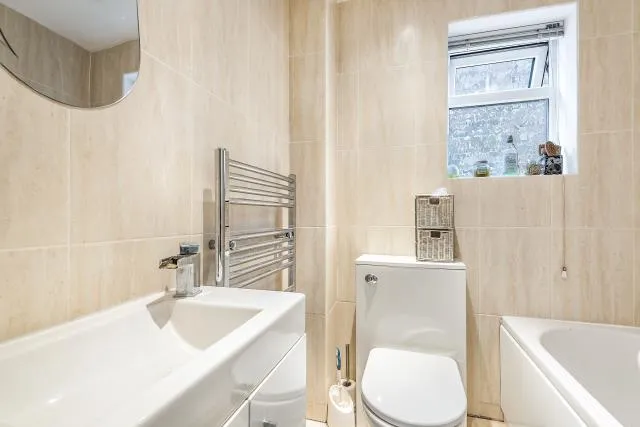 Albert Road, Bagshot, GU19, photo 7