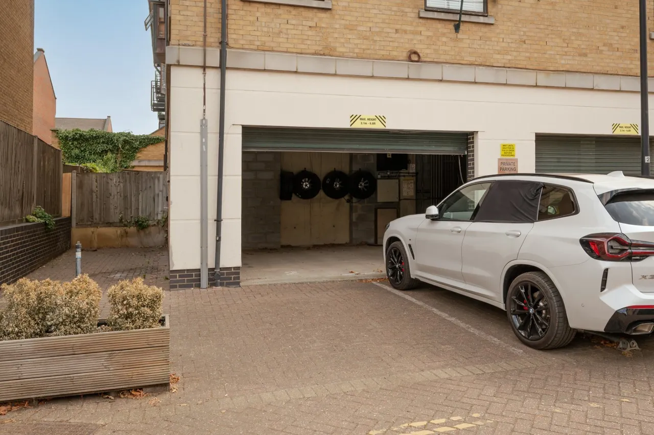 Wesley Avenue, London, E16, photo 13