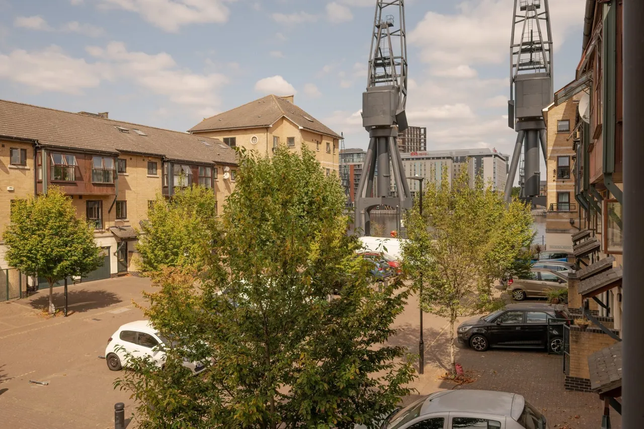 Wesley Avenue, London, E16, photo 12