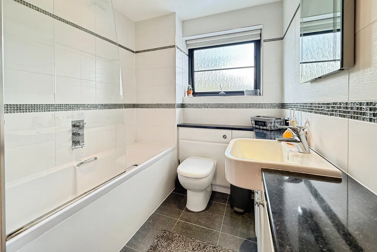Jupiter Close, Farnborough, GU14, photo 11