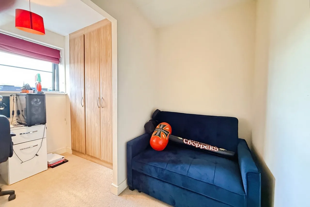 Jupiter Close, Farnborough, GU14, photo 5