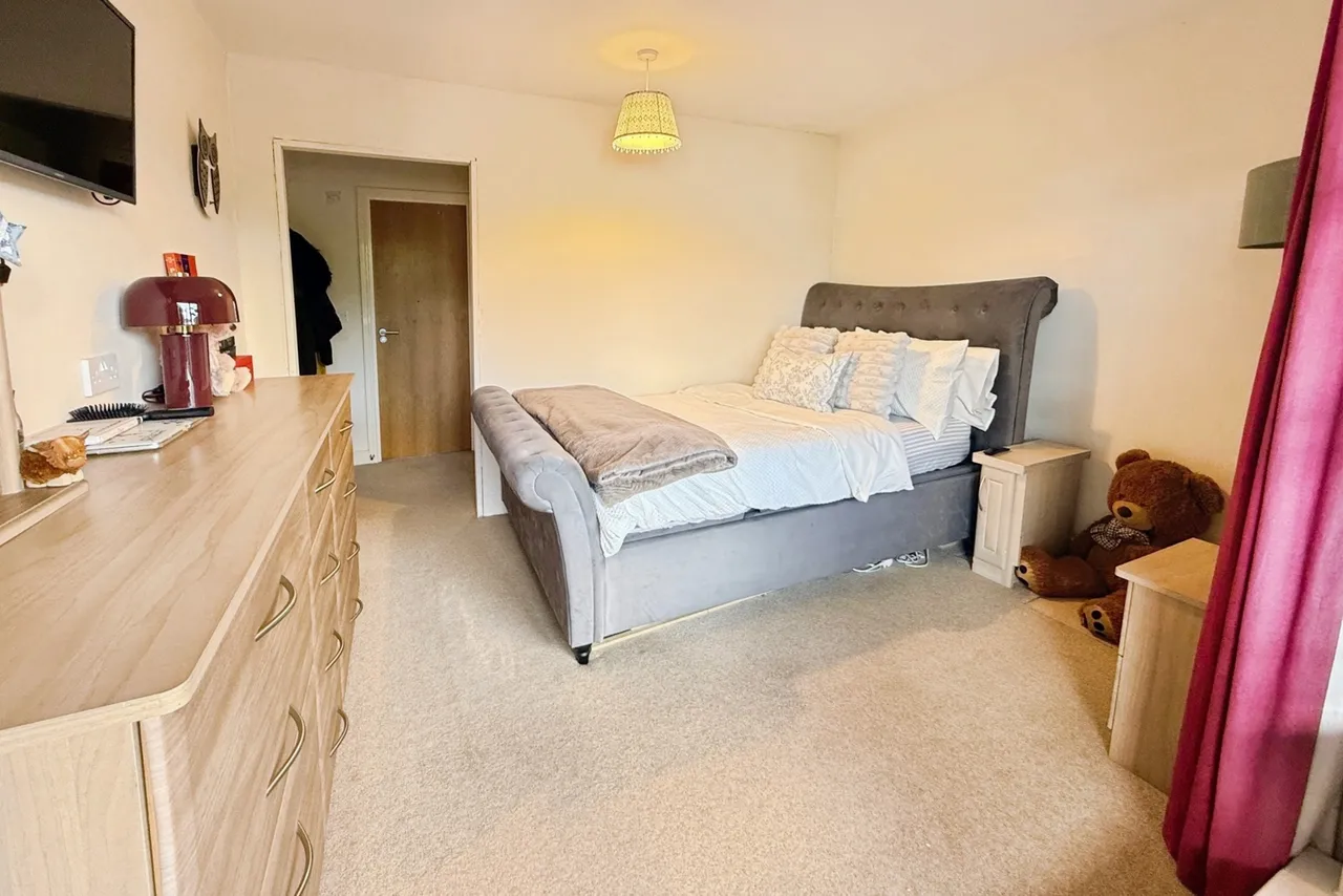 Jupiter Close, Farnborough, GU14, photo 3