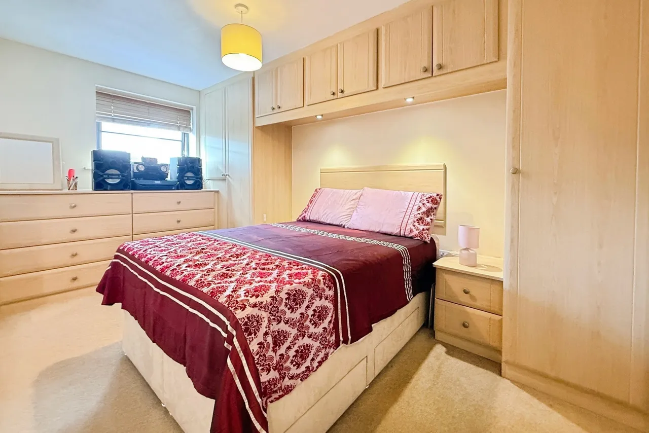 Jupiter Close, Farnborough, GU14, photo 9