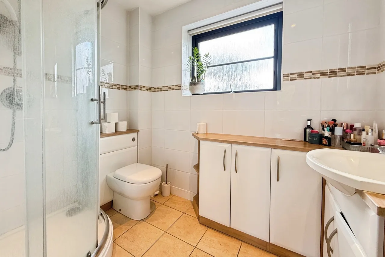 Jupiter Close, Farnborough, GU14, photo 7