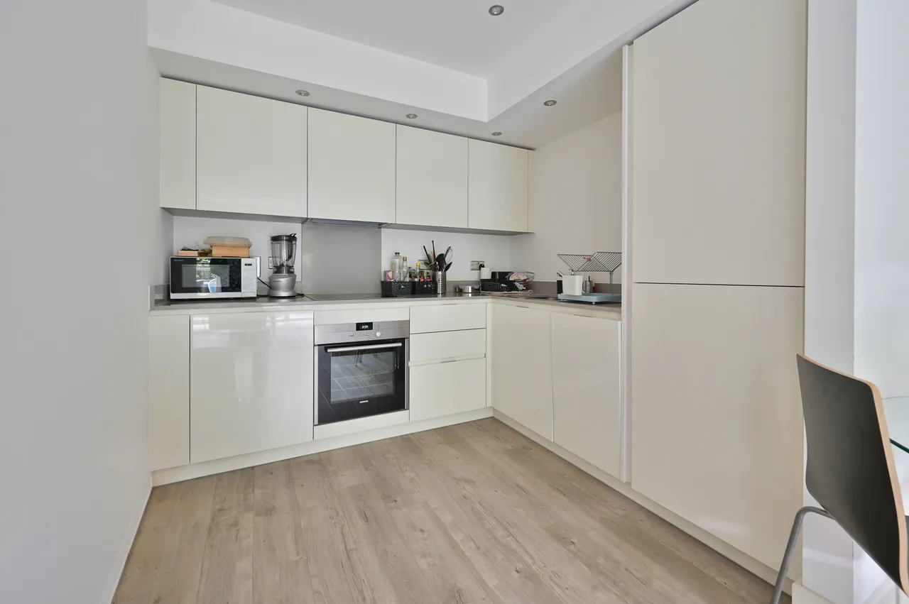 3 Baldwin Court, Lyon Road, Harrow, photo 5