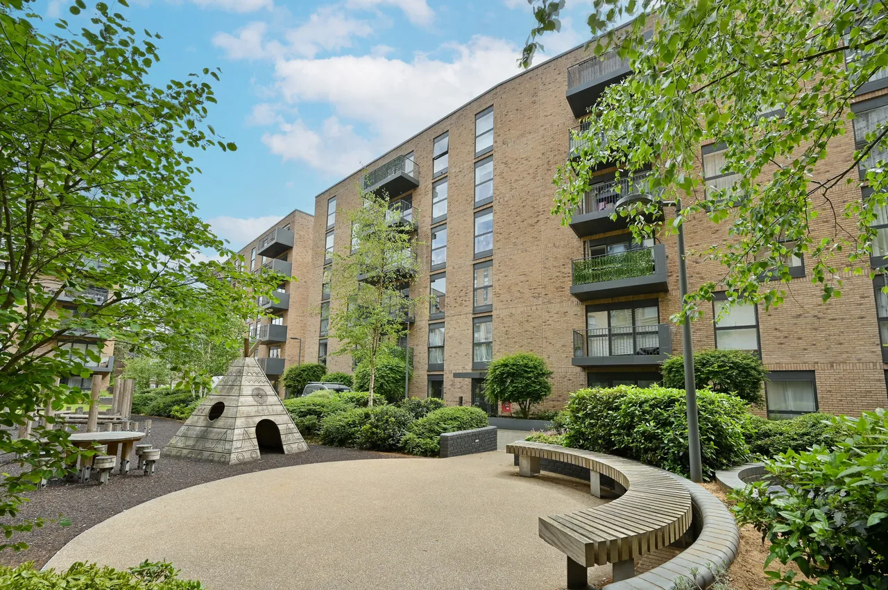 1 bed flat for sale — 3 Baldwin Court, Lyon Road, Harrow