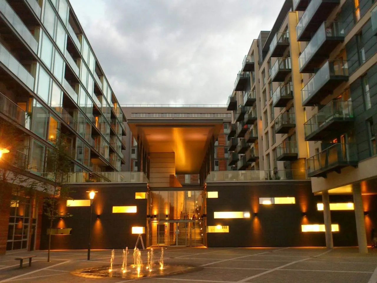 2 bed flat to rent, Station Approach, Hayes, UB3
