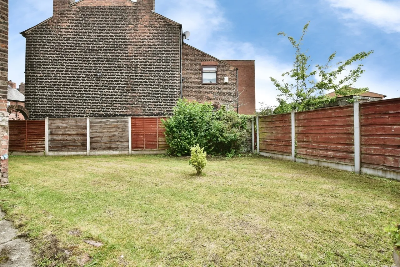 Sinderland Road, Broadheath, Altrincham, Greater Manchester, WA14, photo 2