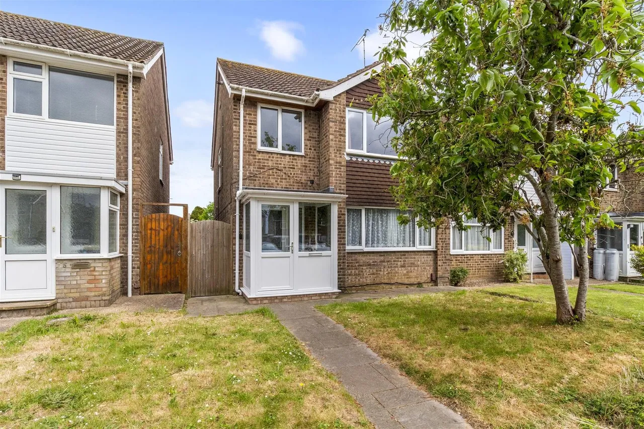 3 bed house for sale — Priory Close, Sompting, Lancing