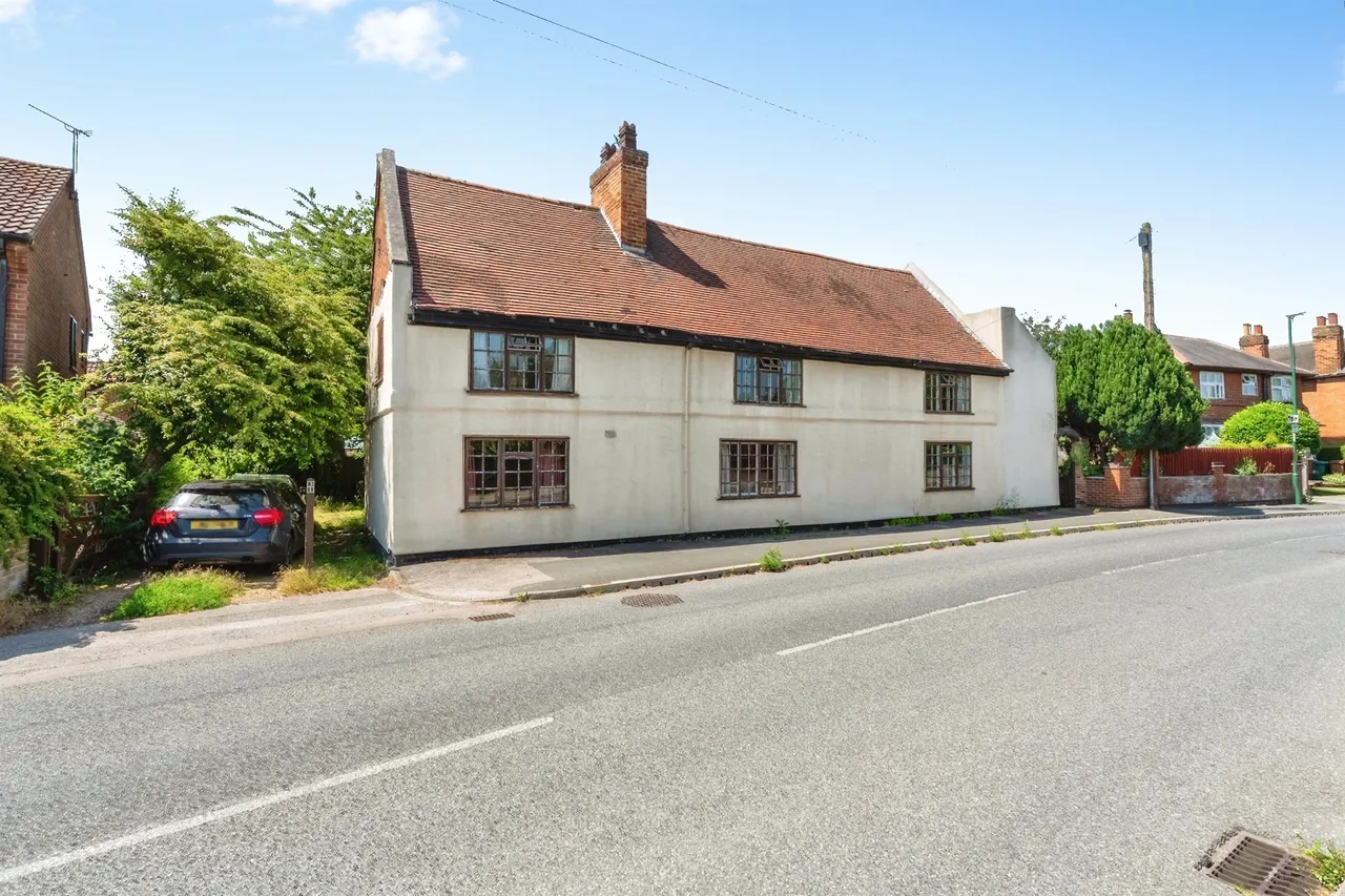 5 bed house for sale — 31-33 Main Road, Wilford, Nottingham