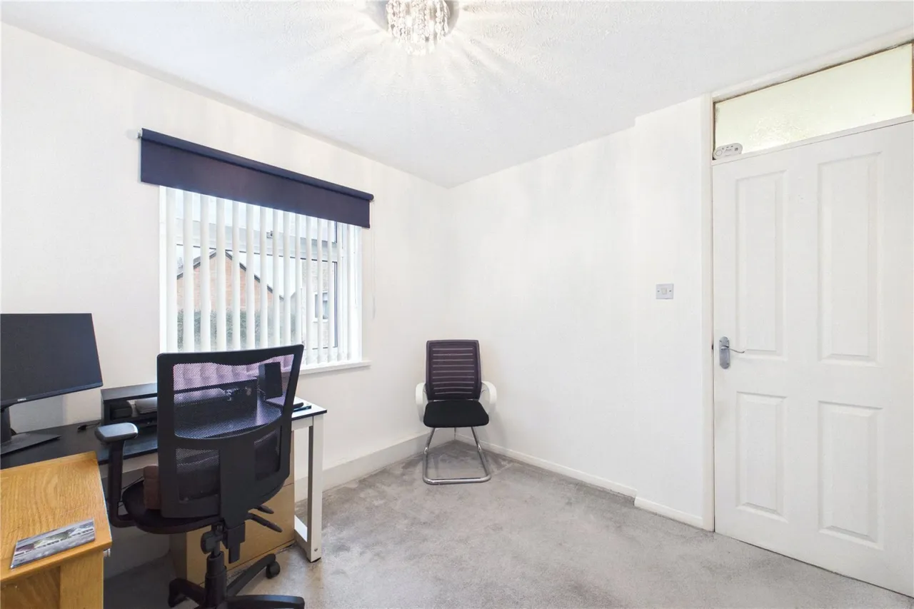 Tunworth Court, Tadley, RG26, photo 6