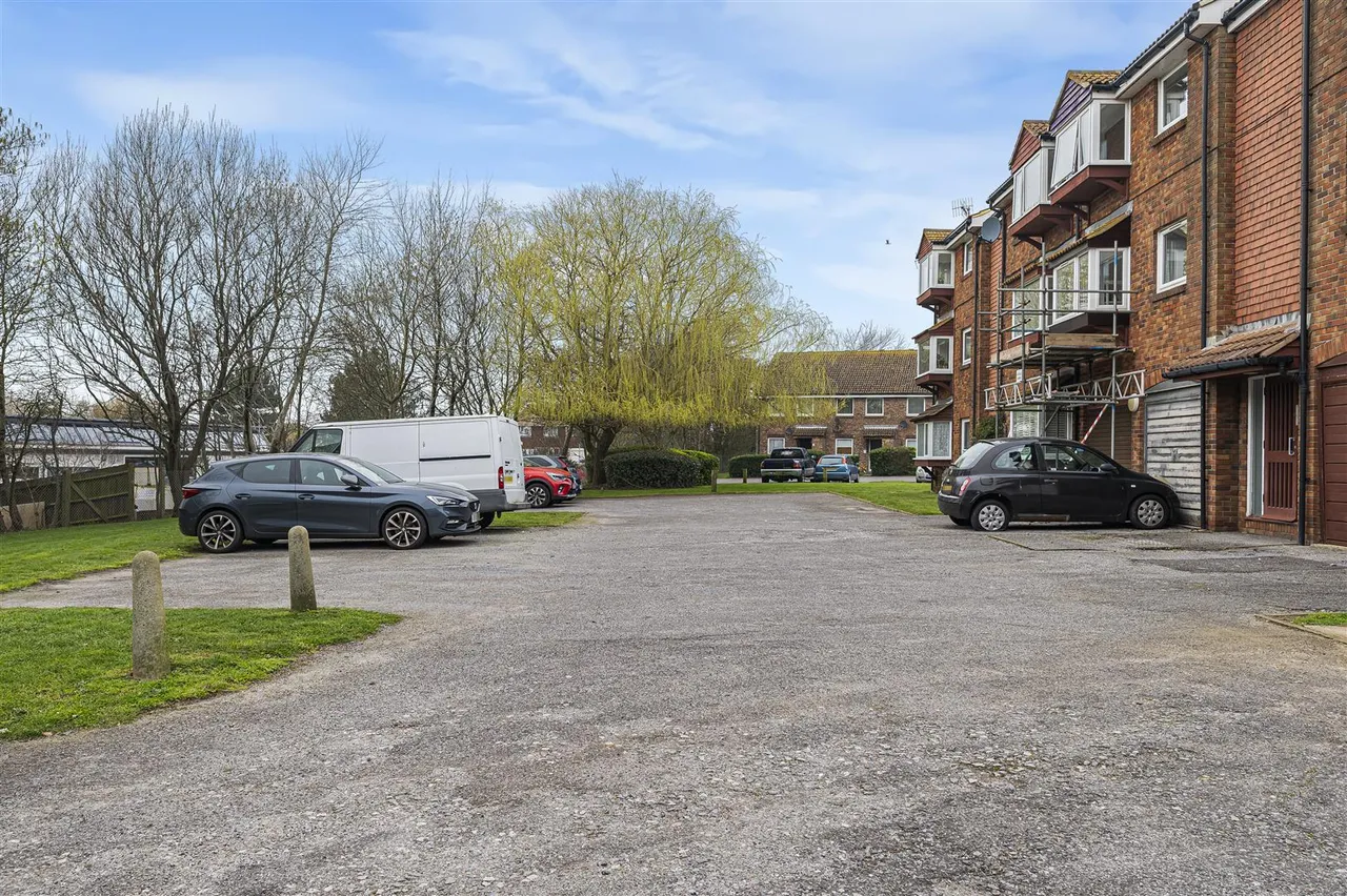 Balcombe Road, Peacehaven, photo 11