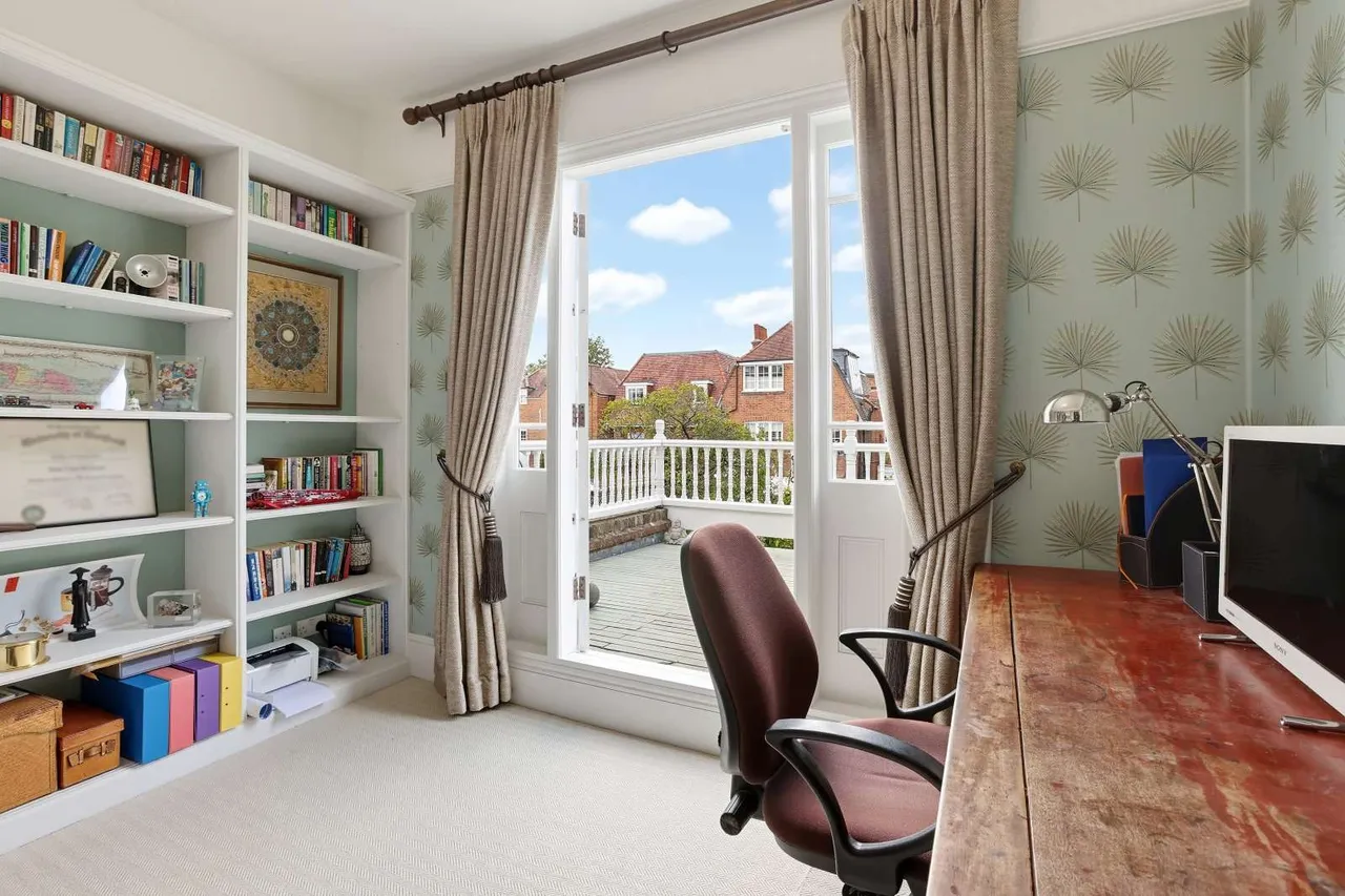 The Avenue, Bedford Park, W4, photo 13