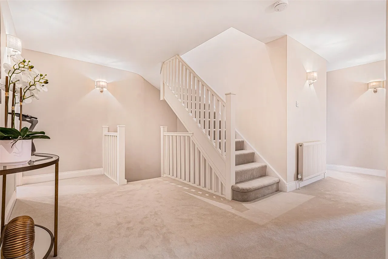 Mymms Drive, Brookmans Park, AL9, photo 17