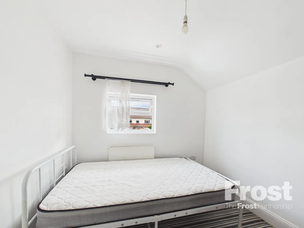 Staines Road, Feltham, TW14, photo 5